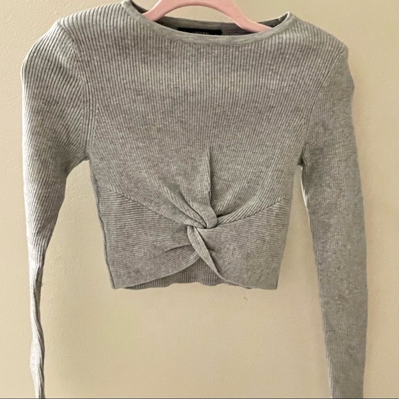 Forever 21 Gray ribbed Knit Long sleeve crop Twist Front Top w/ Shoulder Pads -S - Picture 5 of 8